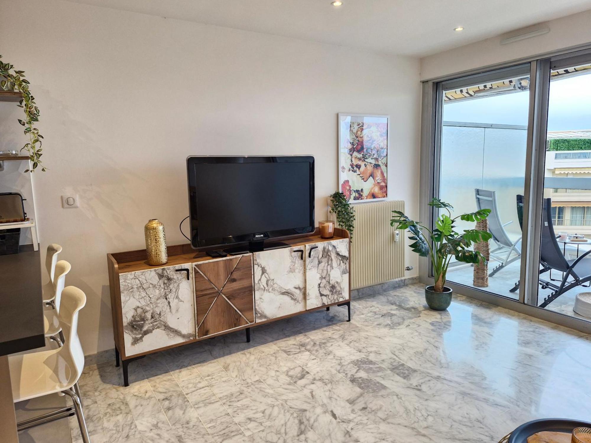 Sunny And Cosy Sea View Studio Antibes Bagian luar foto