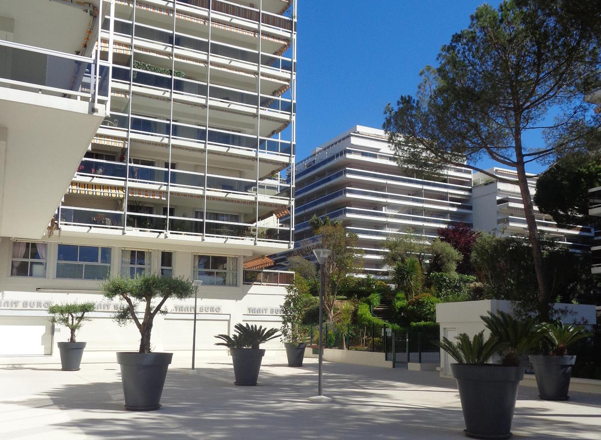 Sunny And Cosy Sea View Studio Antibes Bagian luar foto
